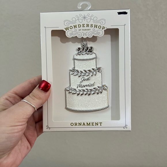 “Just Married” cake ornament - Picture 1 of 1